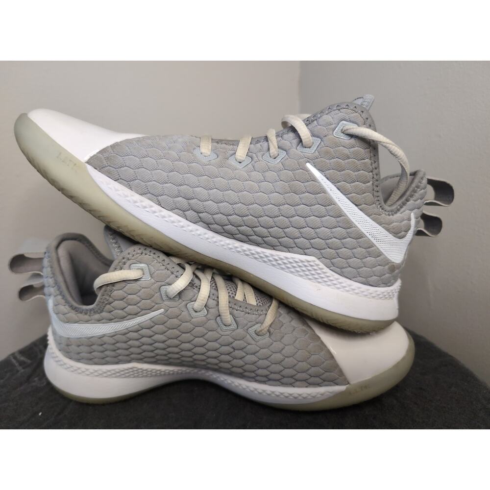 Nike LeBron Witness 3 330 Akron athletic basketball shoes 2018 sz 8.5 - Picture 5 of 10